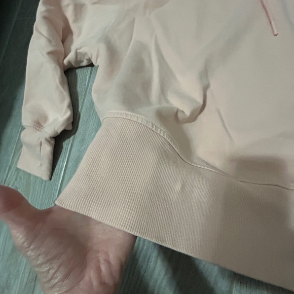 LIKE NEW! Women's Old Navy Active -Blush Crop Hoodie - MEDIIUM - Picture 4 of 5